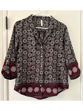 Point Black & Red Floral Button Down Shirt Size S